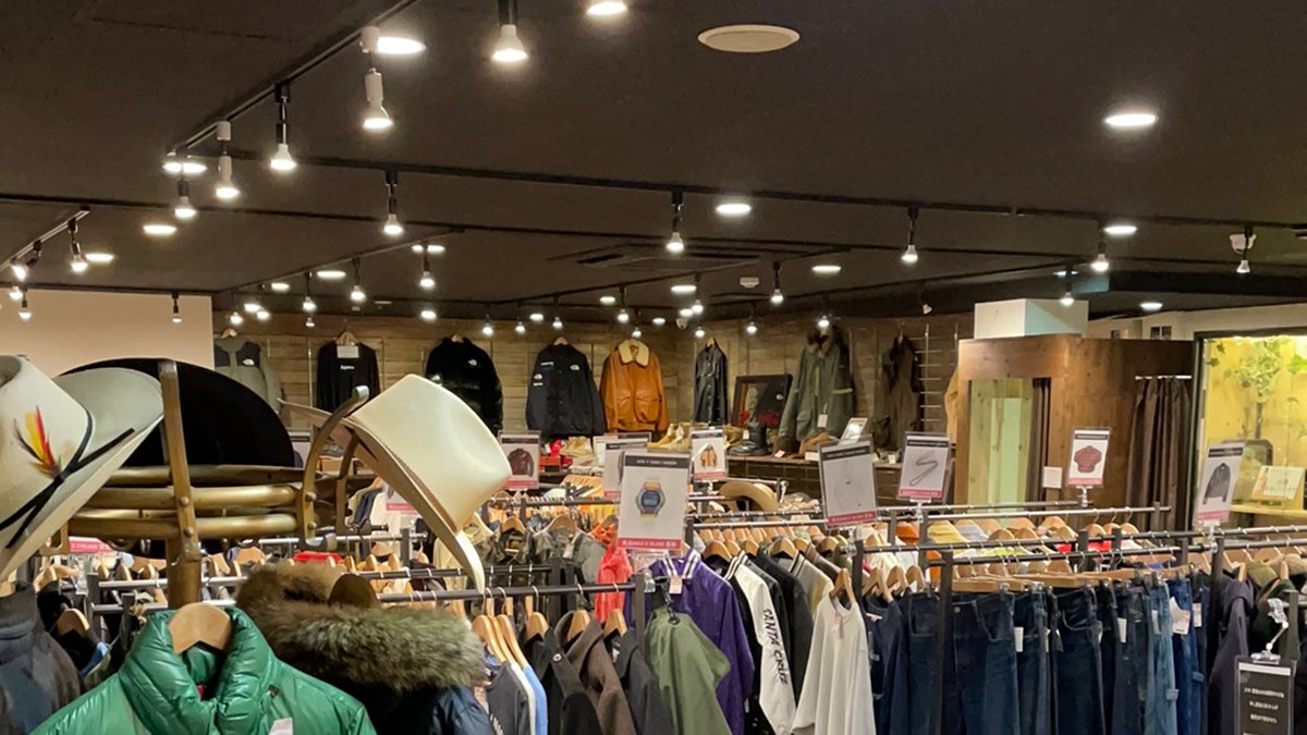 ラグフリーク 福生店｜店舗の様子