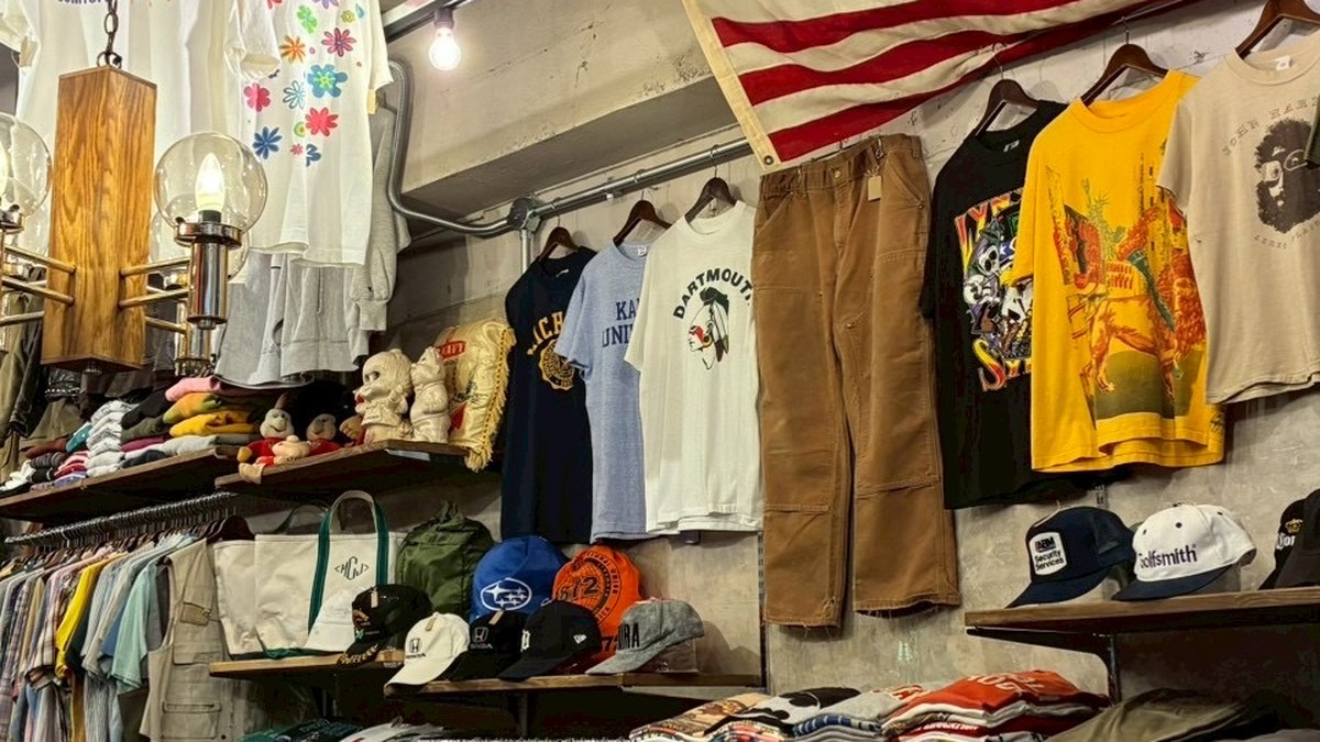古着屋 LoFi usedclothing West｜店舗の様子