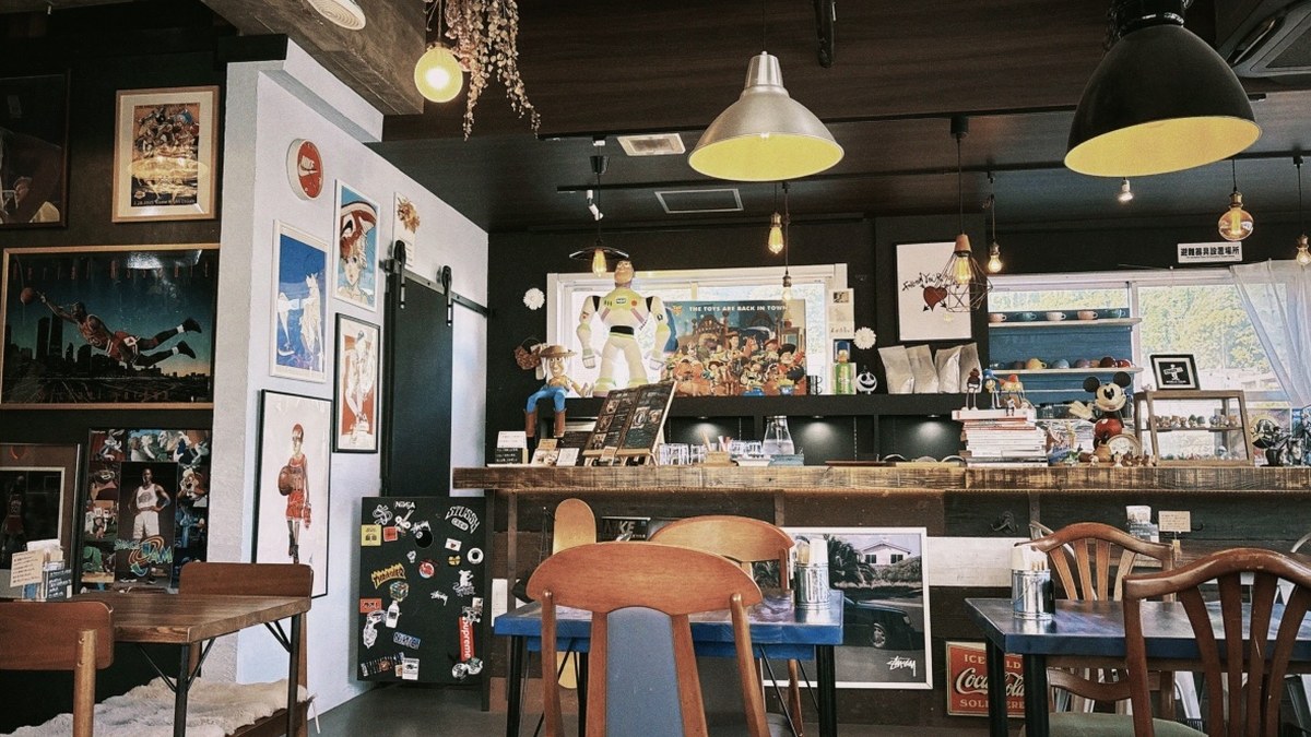 FOLLOW YOUR HEART（カフェと古着）｜店舗の様子