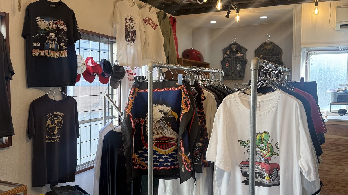 downtown pheasant 2nd｜ラックに並ぶバンドTとアメカジ古着