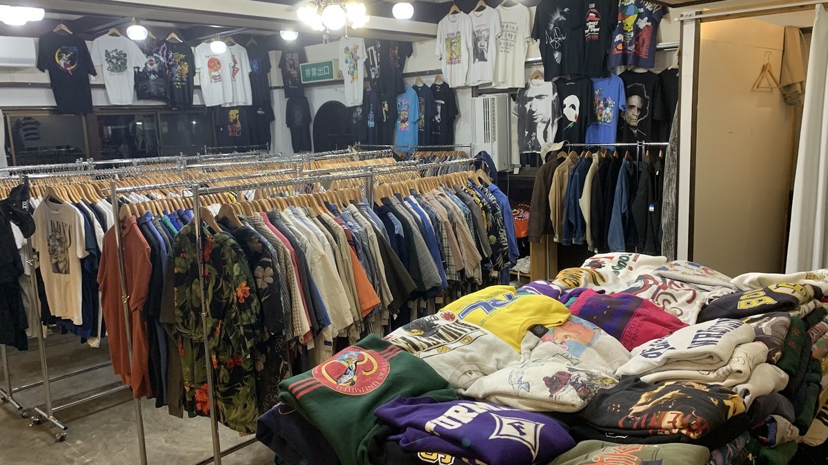 古着屋 HOLLY WOOD ROOM｜店舗の様子