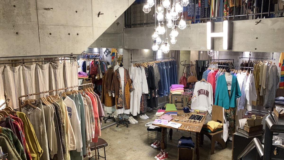 H used&vintage clothing（アッシュ）｜店舗の様子