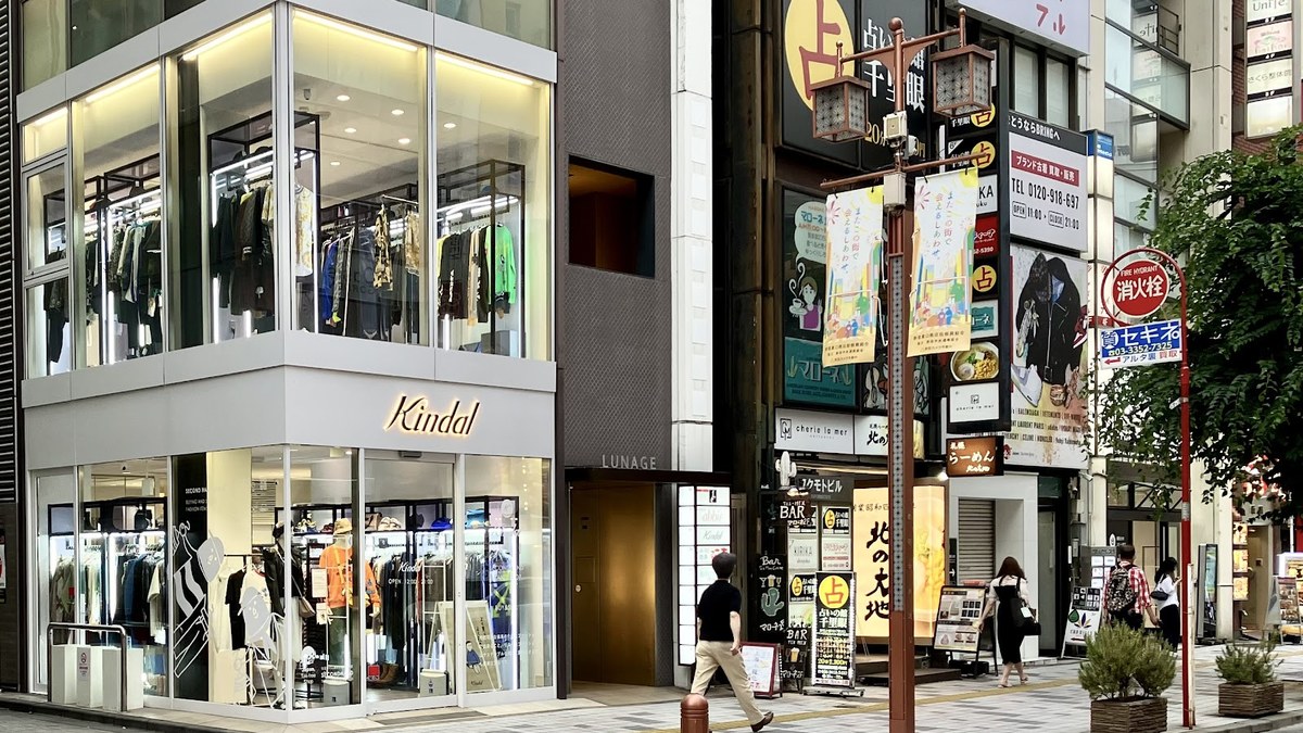 カインドオル 新宿店｜店舗の様子