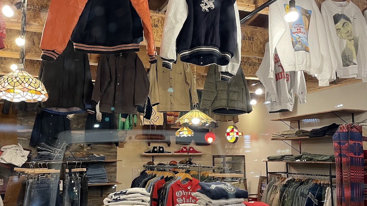 Husky vintage&used clothing store 高崎｜店内のラックと什器
