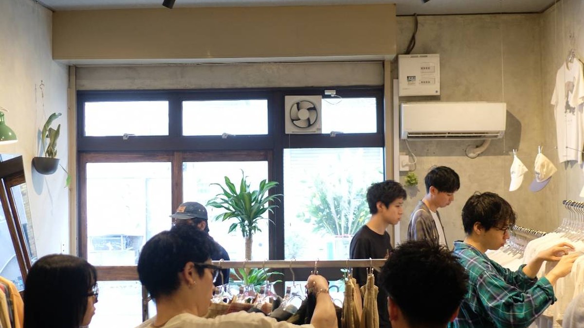 古着屋YUYUJITEKI｜店舗の様子
