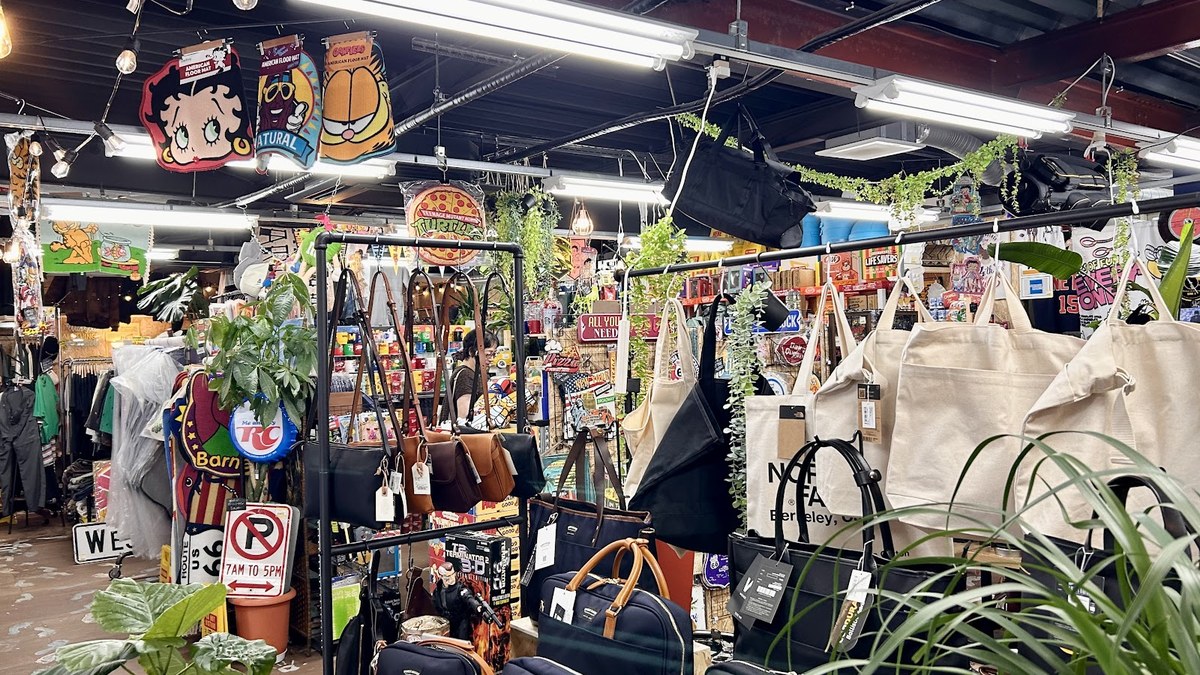 カバンのセレクション所沢駅前店｜店舗の様子