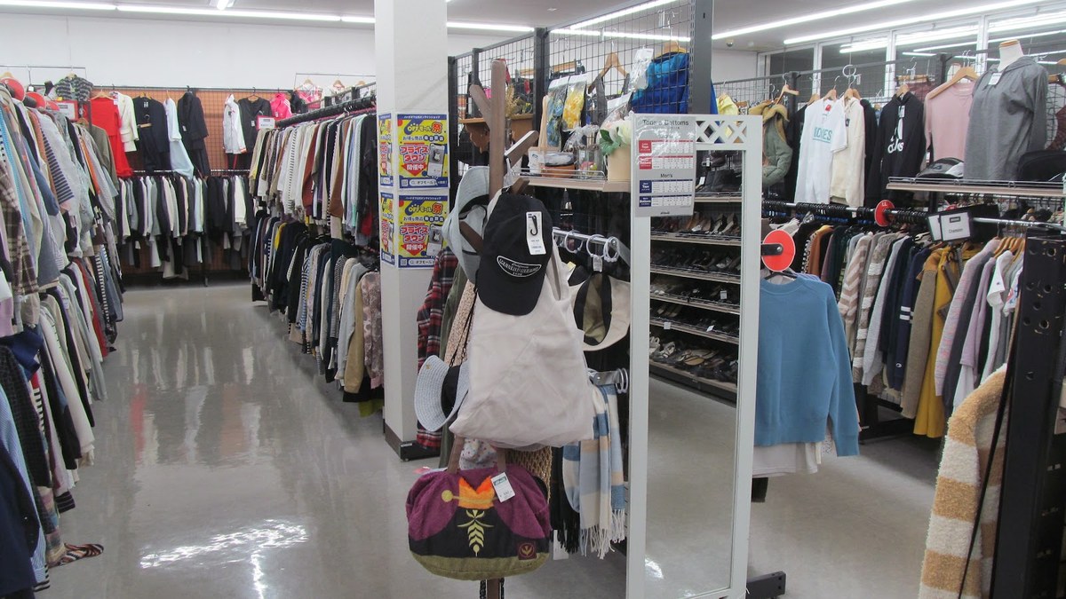 オフハウス 三重四日市店｜店舗の様子